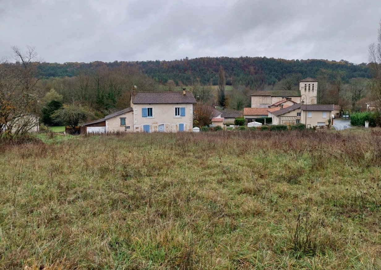 Maison + Terrain de 1 600 m2  à Marc-la-Tour