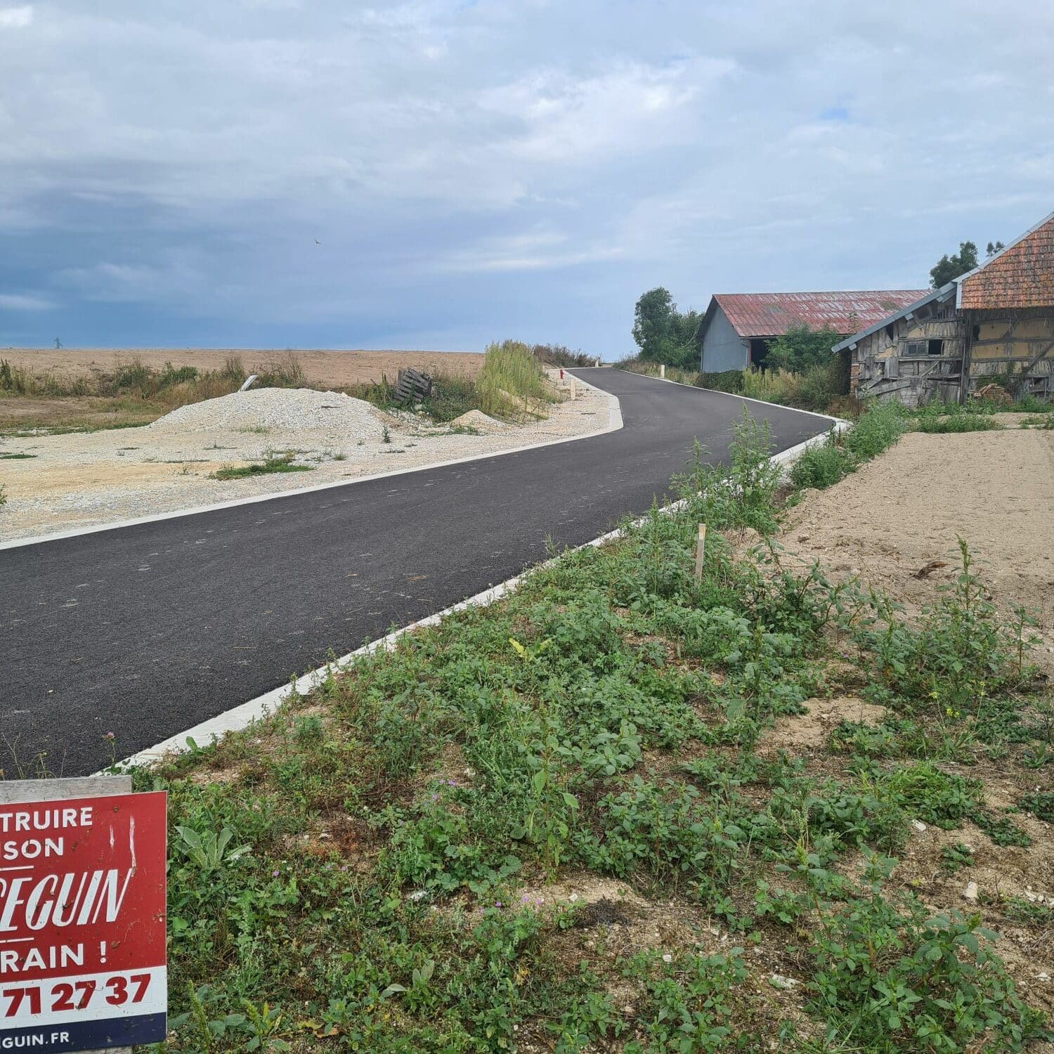 Maison + Terrain de 1 831 m2  à Onjon
