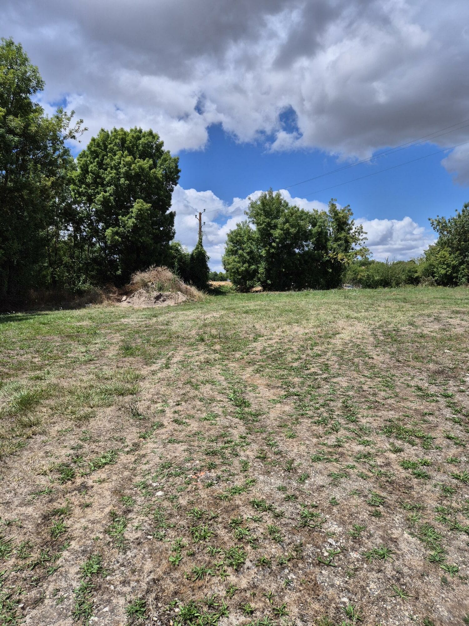 Terrain de 1 200m² à vendre à Marcillac-Lanville (16)