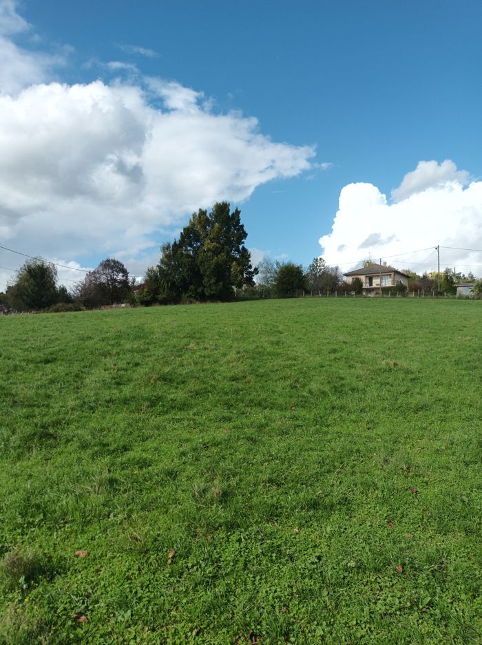 Terrain de 1 455m² à vendre à Thiviers (24)