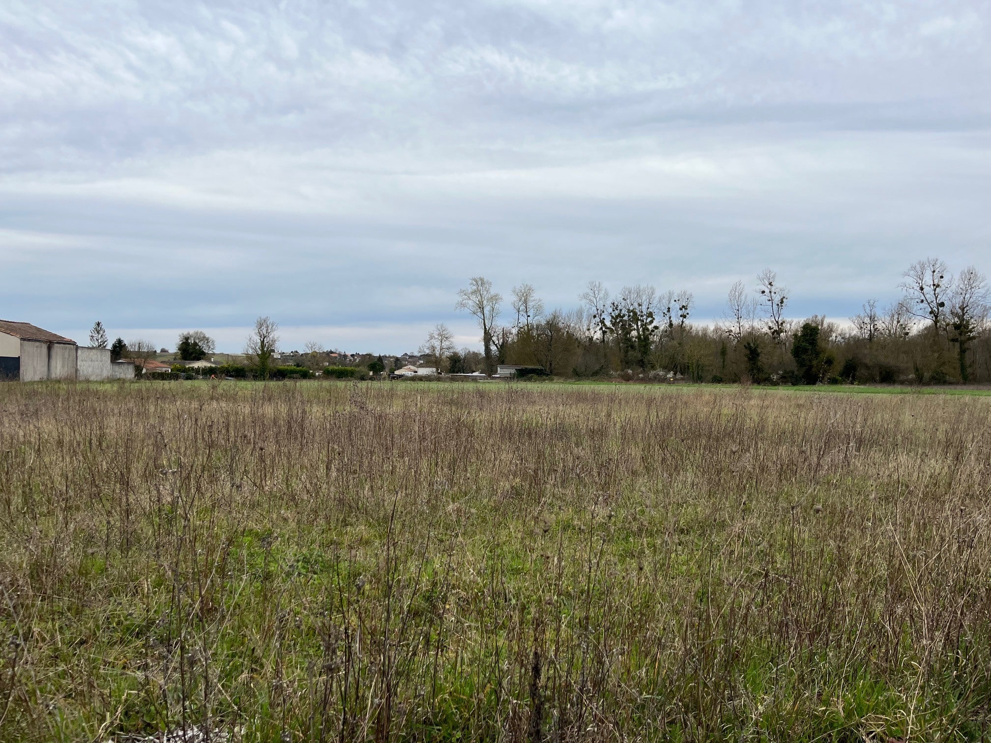 Terrain de 1 080m² à vendre à Gimeux (16)