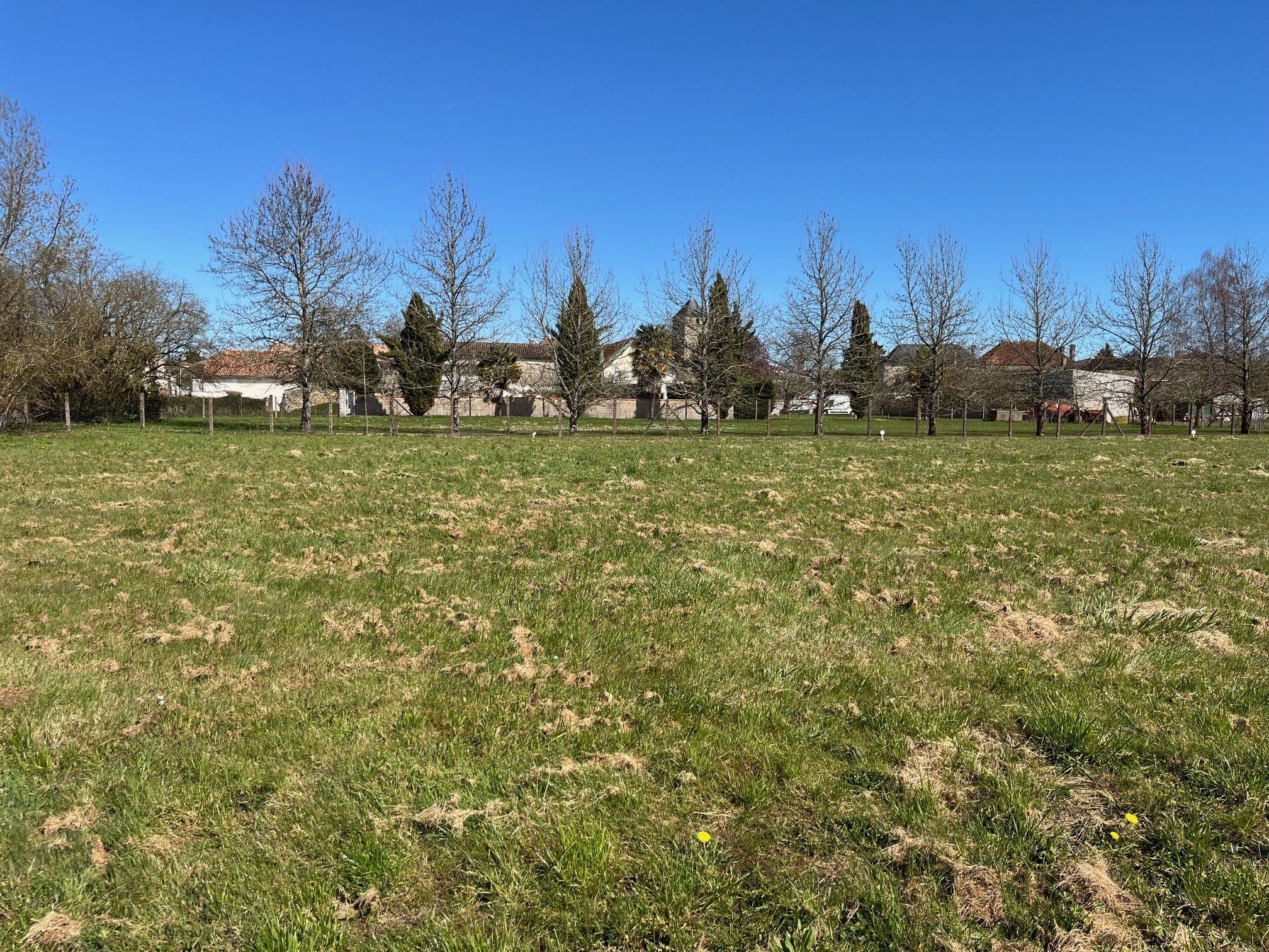 Terrain de 527m² à vendre à Brizambourg (17)