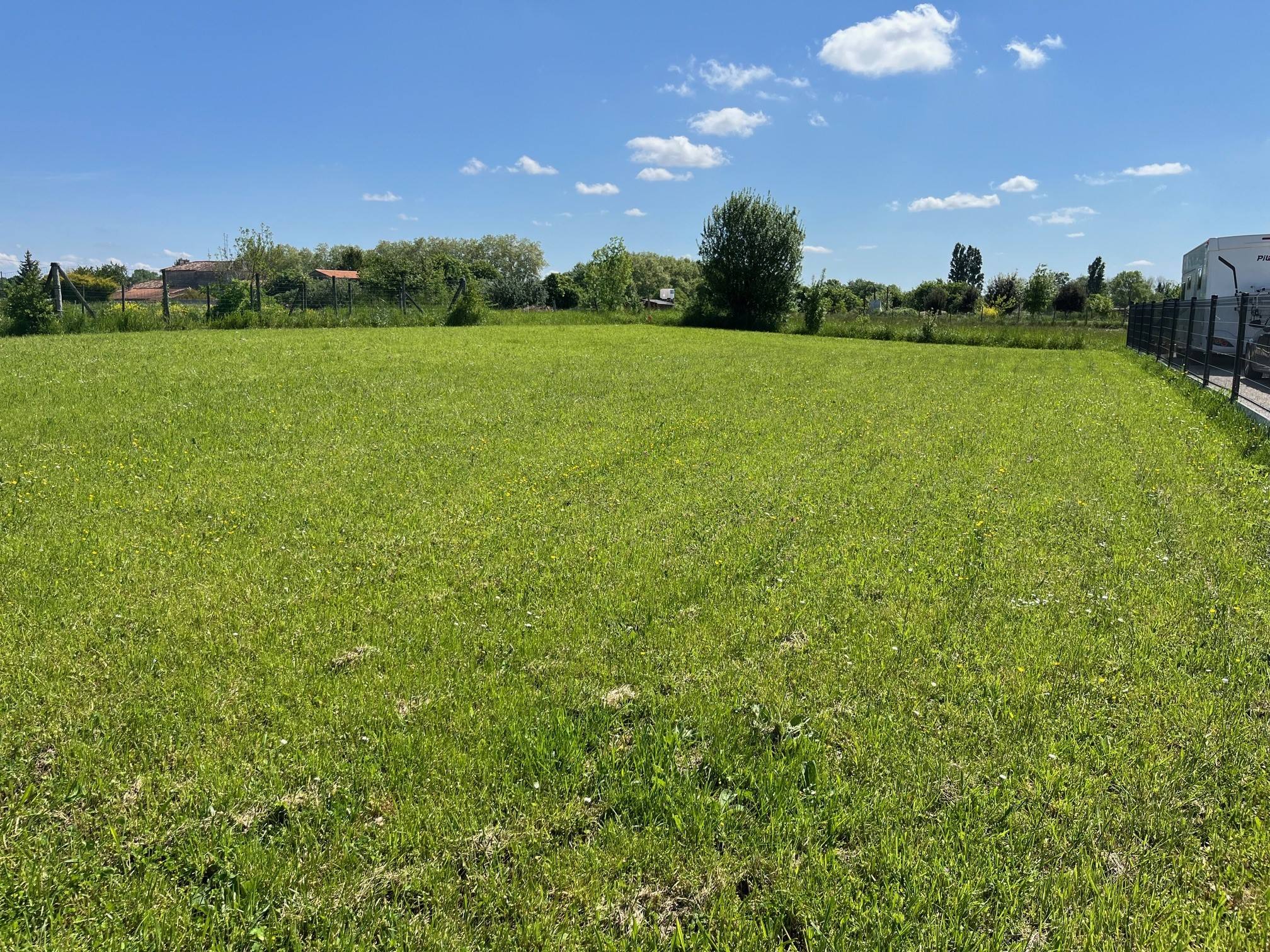 Terrain de 1 080m² à vendre à Houlette (16)