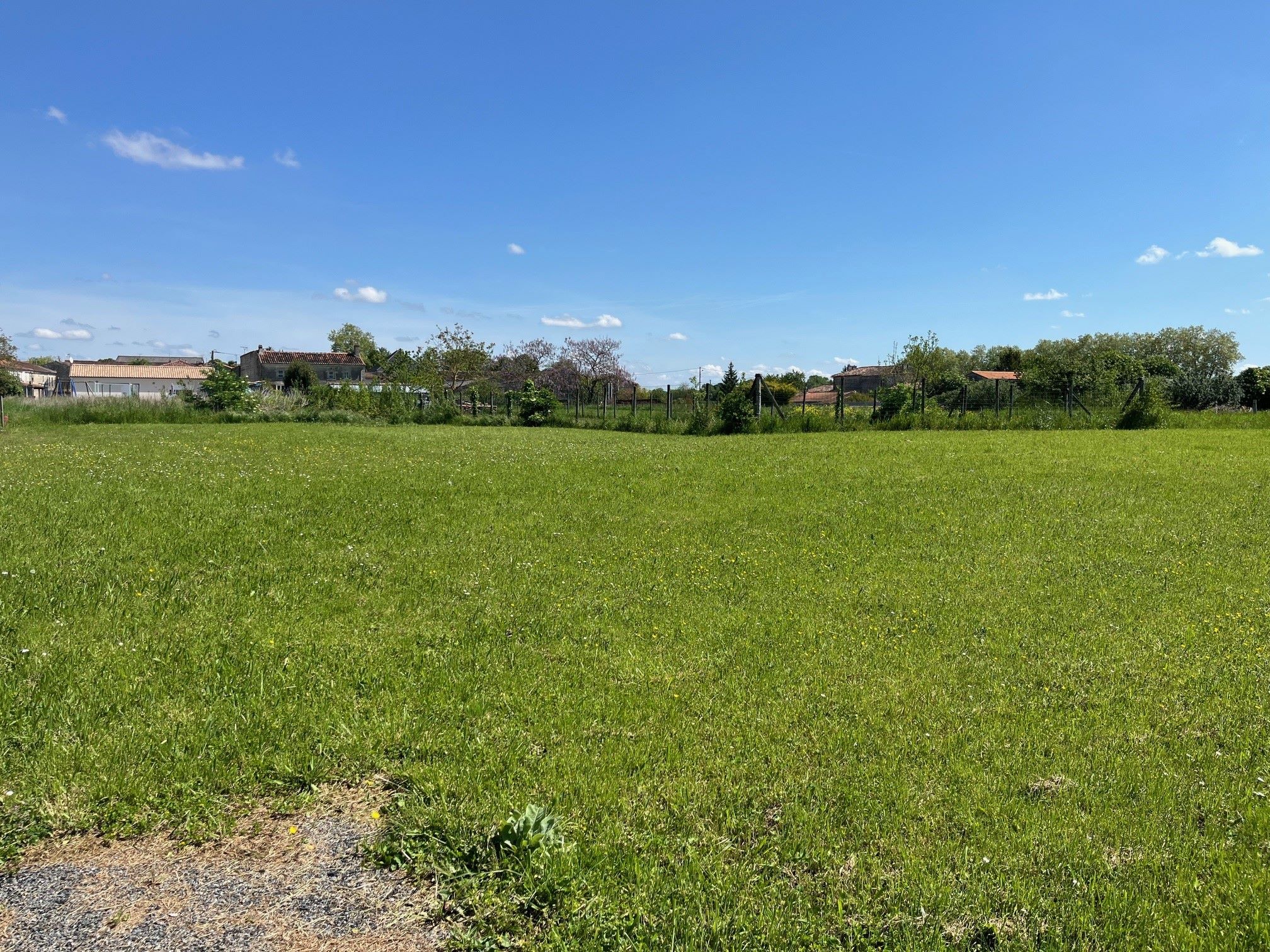 Terrain de 1 080m² à vendre à Houlette (16)