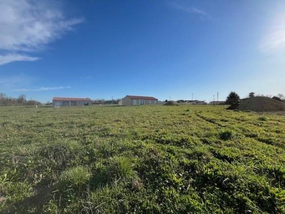 Terrain de 388m² à vendre à Cherves-Richemont (16)