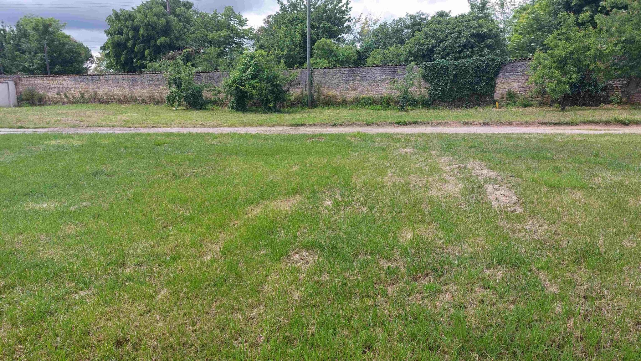 Terrain de 600m² à vendre à Boutiers-Saint-Trojan (16)