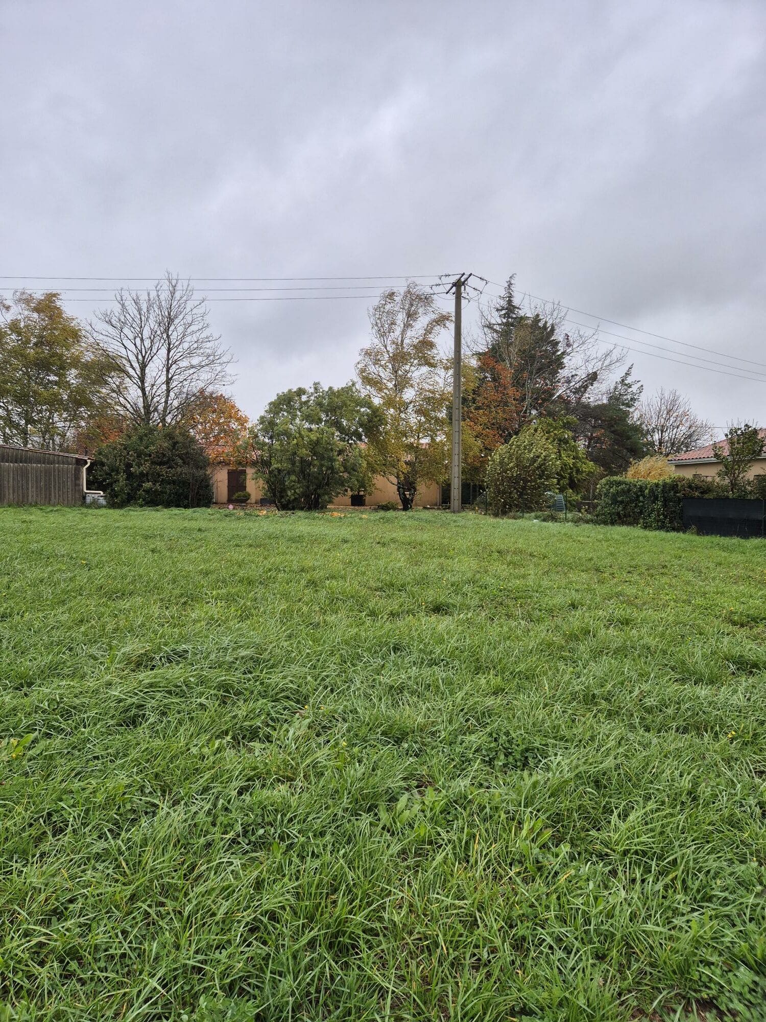Terrain de 590m² à vendre à Saint-Saturnin (16)
