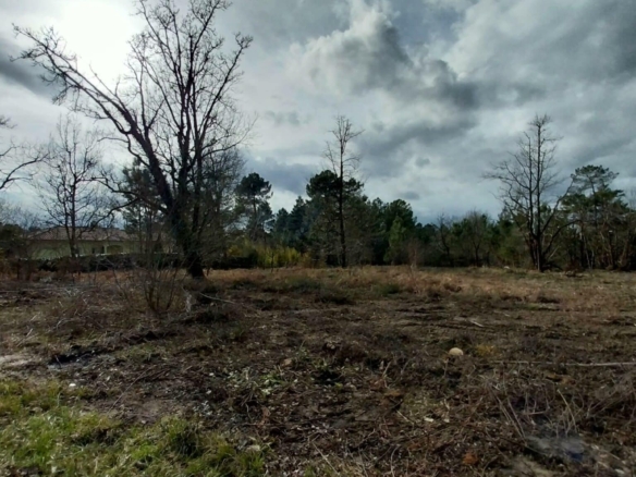 Terrain de 1 100m² à vendre à Chancelade (24)