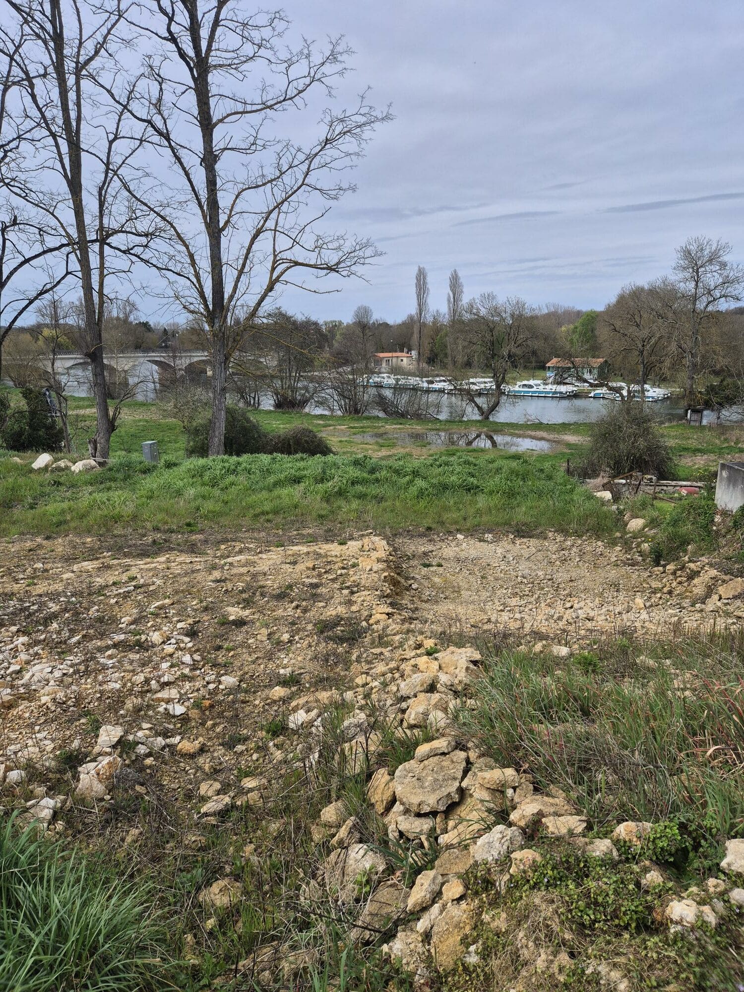 Terrain de 924m² à vendre à Roullet-Saint-Estèphe (16)