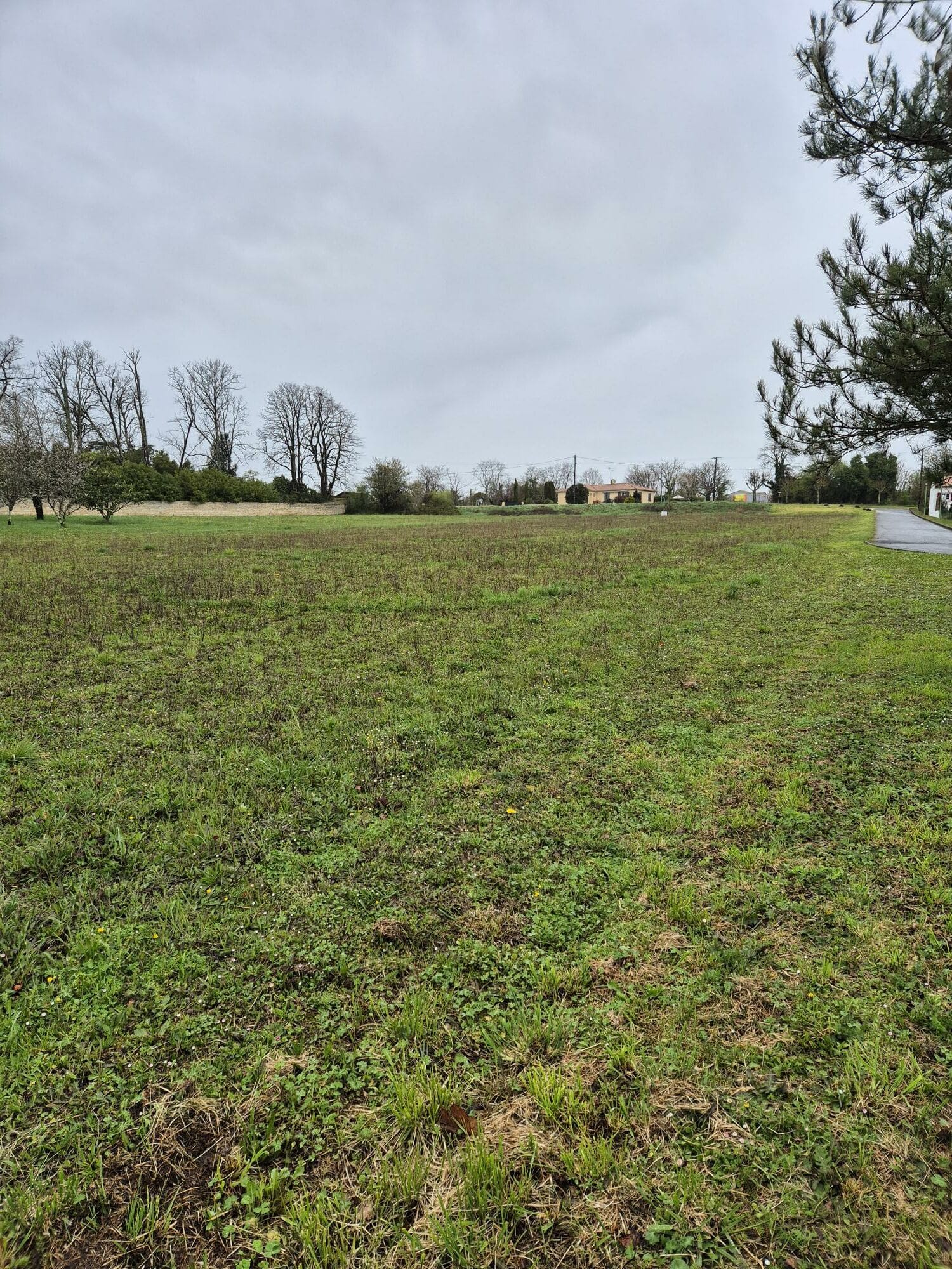 Terrain de 657m² à vendre à Hiersac (16)