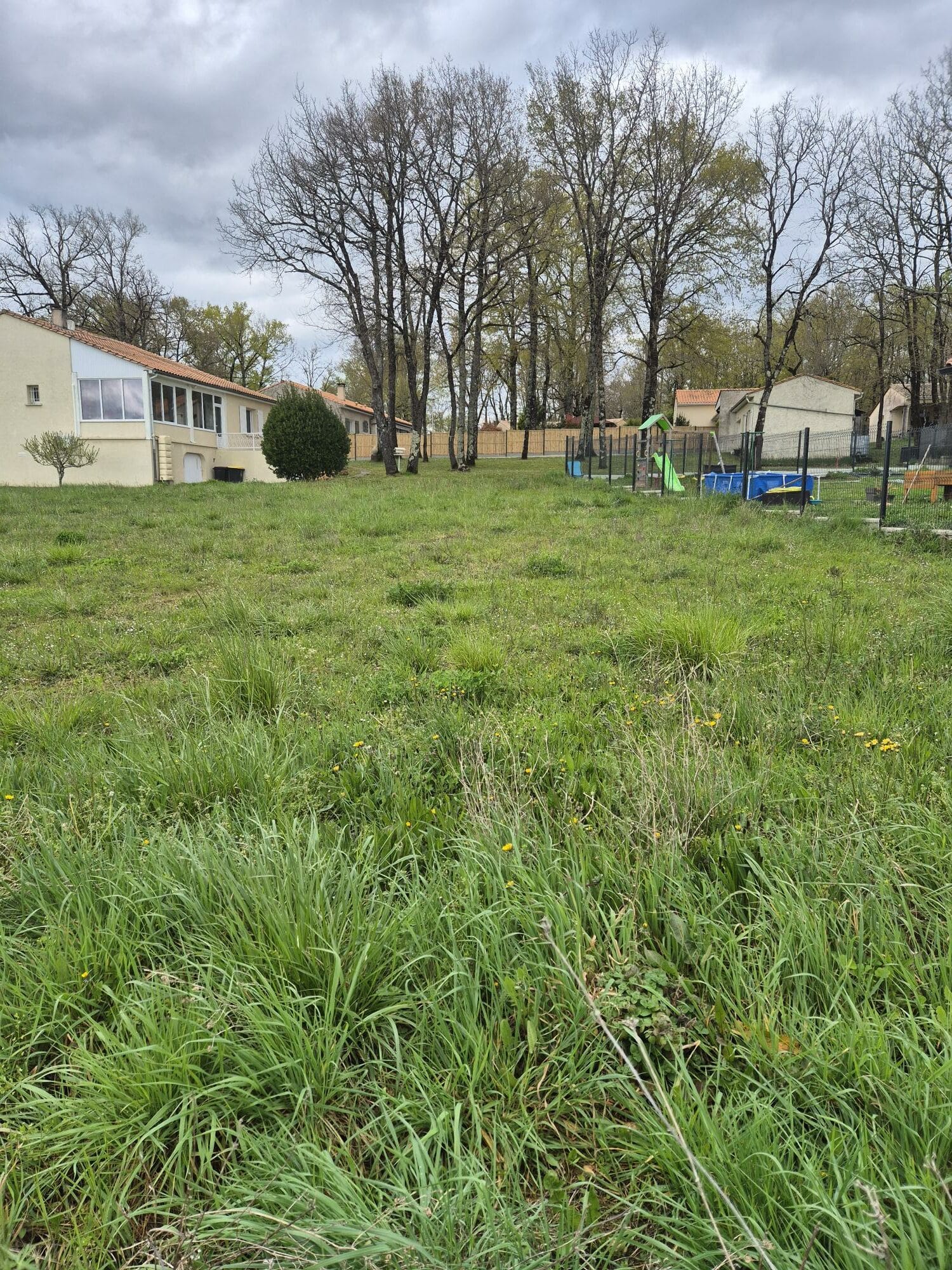 Terrain de 664m² à vendre à Sireuil (16)