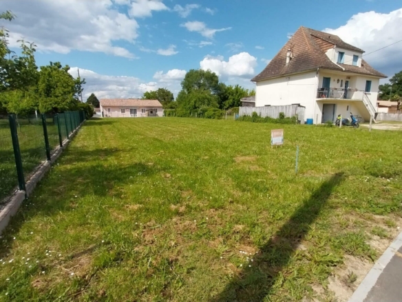 Terrain de 400m² à vendre à Montpon-Ménestérol (24)