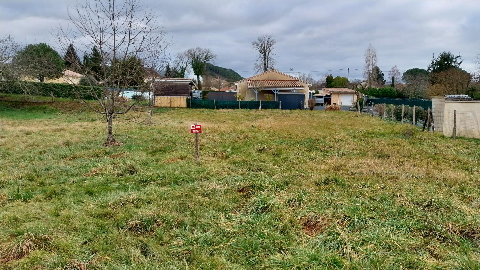 Maison + Terrain de 800 m2  à Neuvic