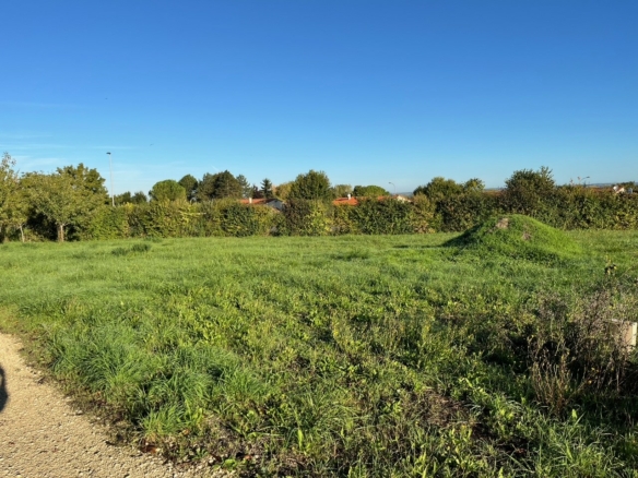 Terrain de 621m² à vendre à Barbezieux-Saint-Hilaire (16)