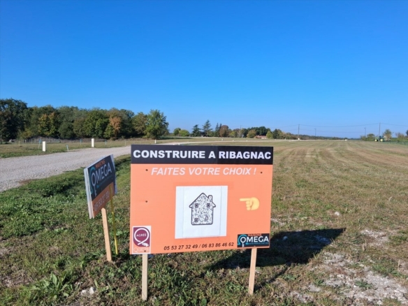 Terrain de 866m² à vendre à Ribagnac (24)