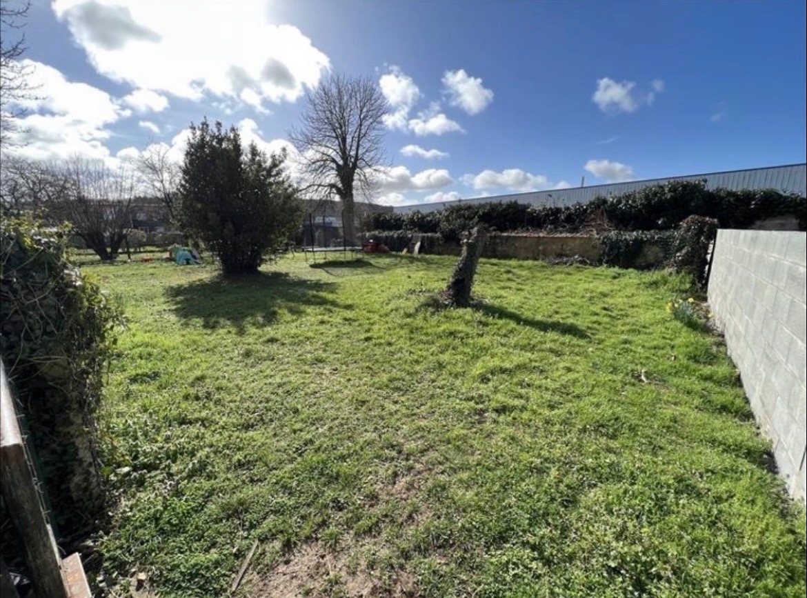 Terrain de 494m² à vendre à Angoulême (16)