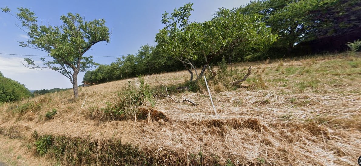Terrain de 2 064m² à vendre à Voutezac (19)