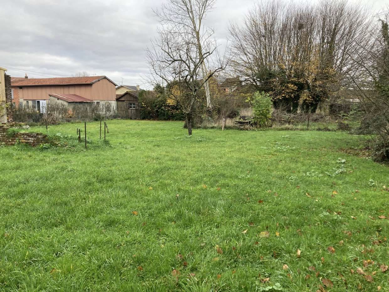 Terrain de 825m² à vendre à Éclaron-Braucourt-Sainte-Livière (52)
