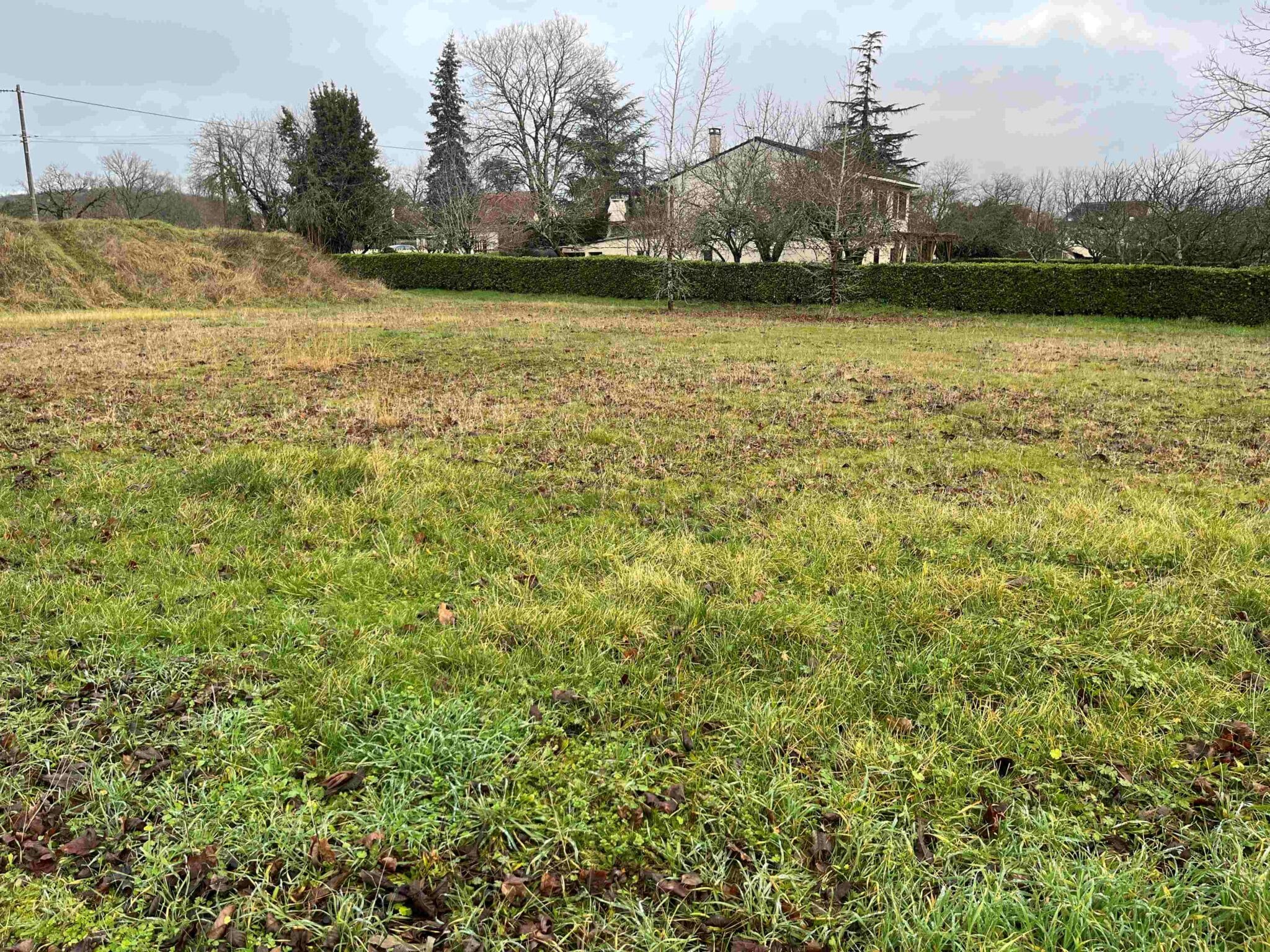 Terrain de 1 572m² à vendre à Meyronne (46)