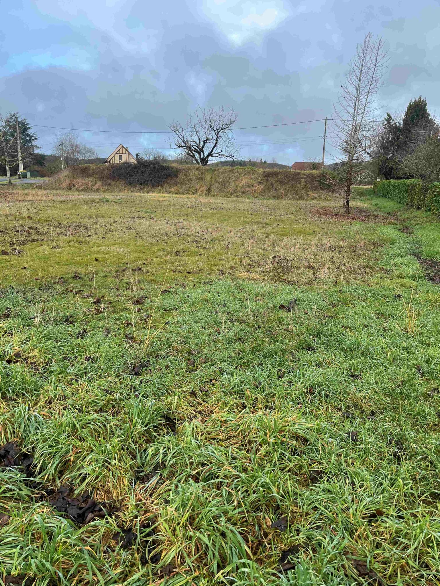 Terrain de 1 572m² à vendre à Meyronne (46)