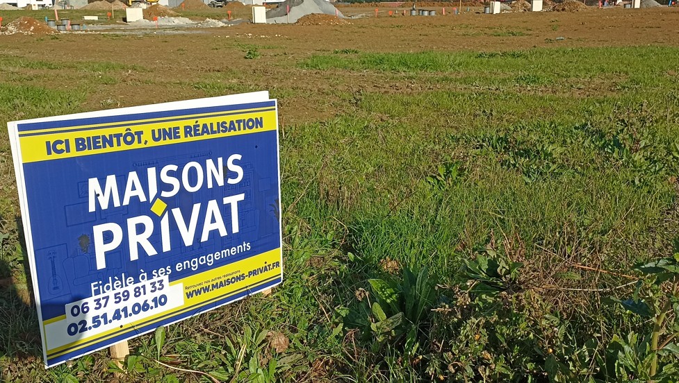 Maison + Terrain de 648 m2  à Nesmy