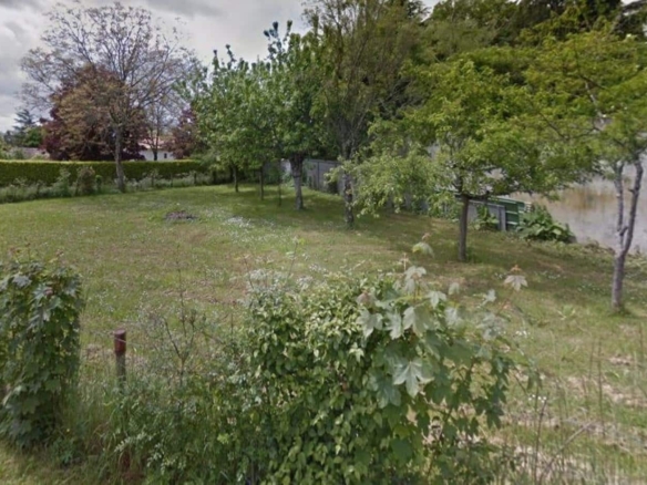 Terrain de 527m² à vendre à Louzac-Saint-André (16)