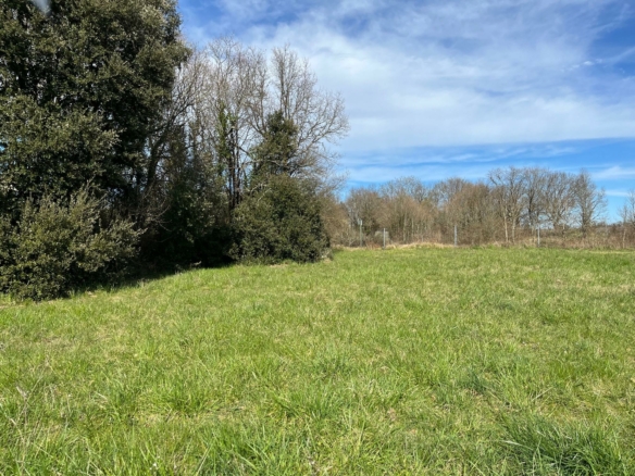 Terrain de 1 217m² à vendre à Cherves-Richemont (16)