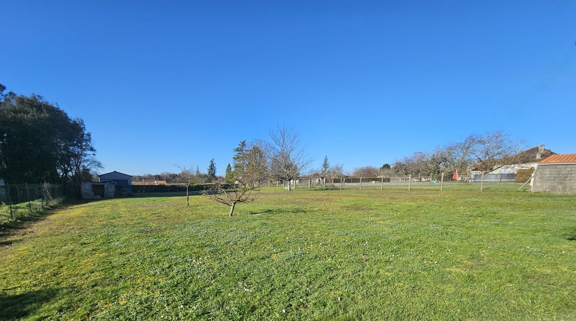 Terrain de 1 695m² à vendre à Cherves-Richemont (16)