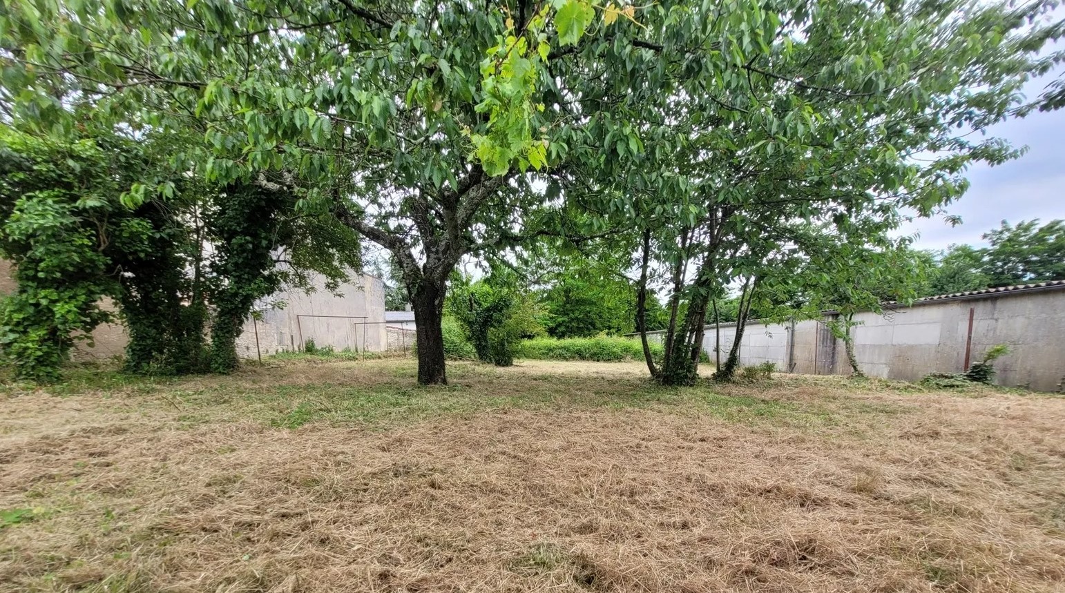 Terrain de 640m² à vendre à Cognac (16)