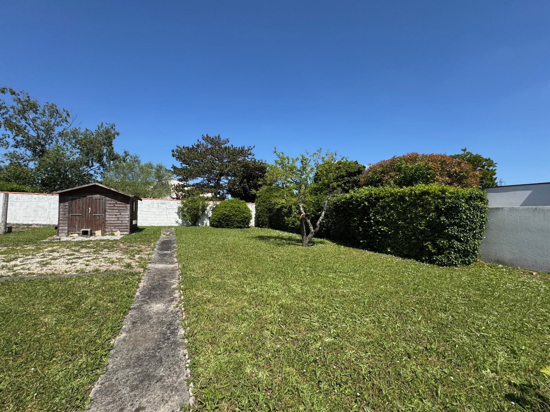 Terrain de 220m² à vendre à Saint-Xandre (17)