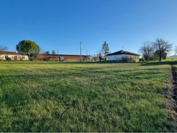 Terrain de 1 200m² à vendre à Genac (16)