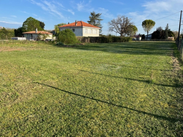 Terrain de 877m² à vendre à Segonzac (16)