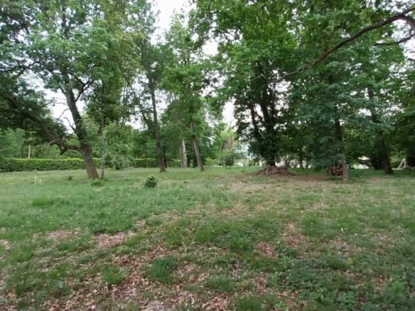 Terrain de 1 000m² à vendre à Atur (24)