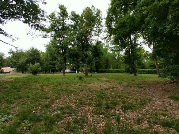 Terrain de 1 200m² à vendre à Notre-Dame-de-Sanilhac (24)