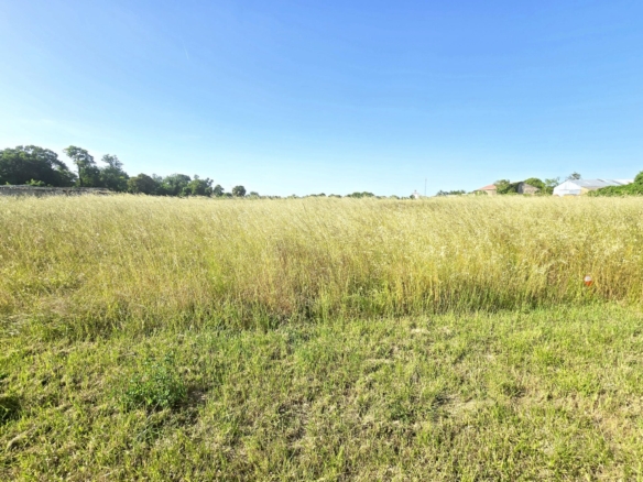 Terrain de 365m² à vendre à Le Thou (17)