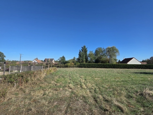 Terrain de 955m² à vendre à Neuilly-le-Réal (03)