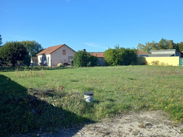 Terrain de 698m² à vendre à Saint-Marcel (71)