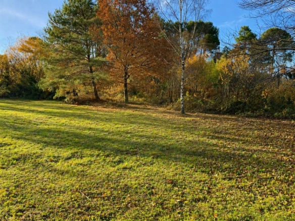 Terrain de 2 500m² à vendre à Chancelade (24)