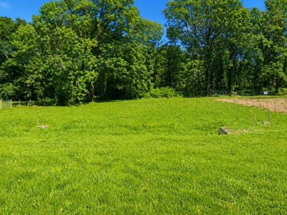 Terrain de 1 475m² à vendre à Douchapt (24)