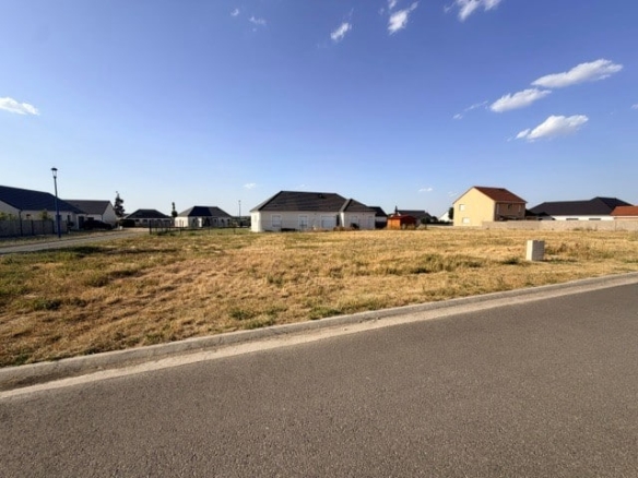 Terrain de 750m² à vendre à Avord (18)