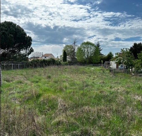 Terrain de 700m² à vendre à Bergerac (24)