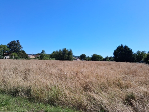 Terrain de 700m² à vendre à Bergerac (24)