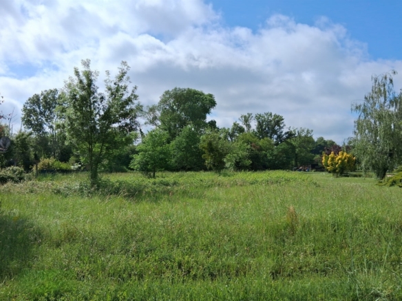 Terrain de 1 190m² à vendre à Bergerac (24)