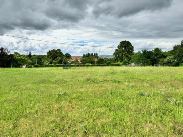 Terrain de 2 590m² à vendre à Saint-Antoine-Cumond (24)