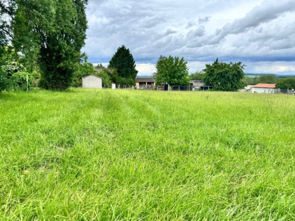 Terrain de 2 250m² à vendre à Saint-Antoine-Cumond (24)