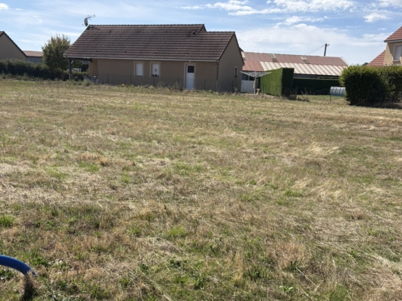 Terrain de 884m² à vendre à Rigny-sur-Arroux (71)