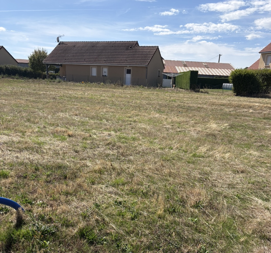 Terrain de 884m² à vendre à Rigny-sur-Arroux (71)