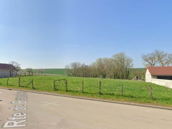 Terrain de 1 885m² à vendre à Chichery (89)