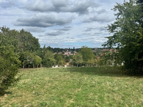 Terrain de 1 918m² à vendre à Ribérac (24)