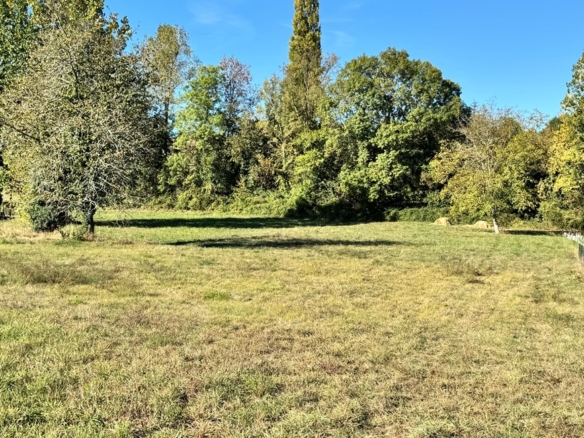 Terrain de 2 200m² à vendre à Tocane-Saint-Apre (24)